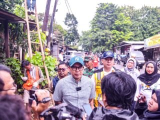 Pemkot Tangsel lanjutkan penataan kabel udara di 7 ruas jalan untuk ciptakan kota modern, aman, dan rapi bagi warganya.