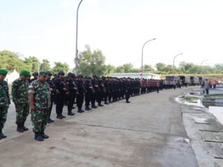 Ratusan personel gabungan amankan laga BRI Super League Dewa United vs Persik Kediri di Serang. Pengamanan ini utamakan sikap humanis.