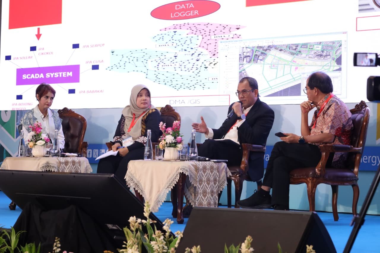 PERUMDAM TKR paparkan strategi tata kelola air bersih di Indowater Expo 2025, bahas tantangan perubahan iklim & solusi kolaborasi multipihak.