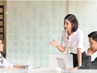 Temukan 15 software ERP terbaik untuk mengelola bisnis Anda lebih efisien dan mendukung transformasi digital di Indonesia.