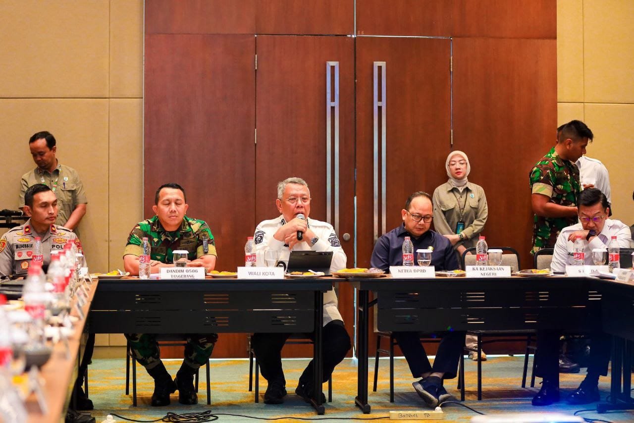 HUT RI ke-80 Tangsel dirayakan unik di Batalion Kavaleri. Mantan napiter ikut serta, Wali Kota Benyamin naik tank Scorpion.