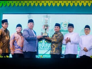 MTQ ke-16 Kota Tangsel resmi ditutup, Pamulang keluar sebagai juara umum. MTQ tahun ini hadirkan inovasi perlombaan inklusif dan religius.