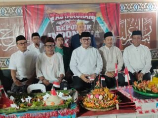 Warga Kampung Gebang, Kota Tangerang, gelar tasyakuran HUT RI ke-80 dengan doa, marawis, lomba tumpeng, dan tausiyah penuh makna.