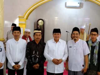 Bupati Tangerang, Moch. Maesyal Rasyid laksanakan Jumling di Kresek, serap aspirasi warga dan serahkan bantuan untuk Masjid Hidayatussolihin.