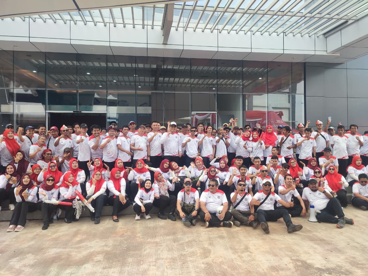 Kemeriahan HUT RI ke-80 di Tangsel diramaikan parade dan lomba antar OPD, wujudkan semangat nasionalisme dan kebersamaan.