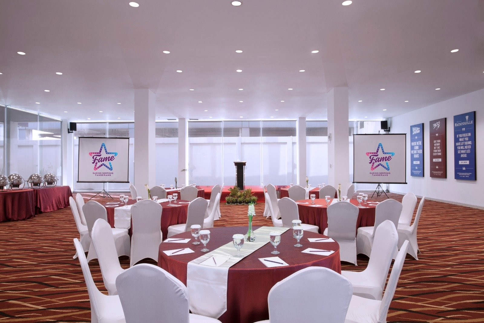 Fame Hotel Gading Serpong hadirkan Hall of Fame, ruang meeting modern dengan paket mulai Rp150.000 untuk acara berkesan.