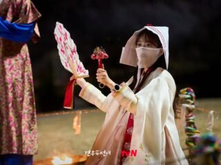 Simak 7 drama Korea bertema dukun dan supranatural yang seru dan menegangkan, dibintangi aktor papan atas dengan cerita tak biasa!