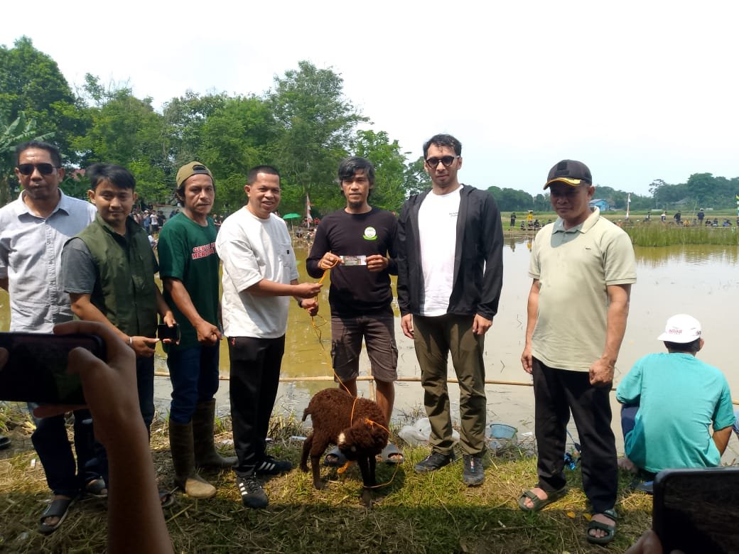Iqrar Risyad Nasution gelar lomba mancing di Palasari Legok rayakan HUT RI ke-80, warga antusias ikuti acara meriah penuh kebersamaan.