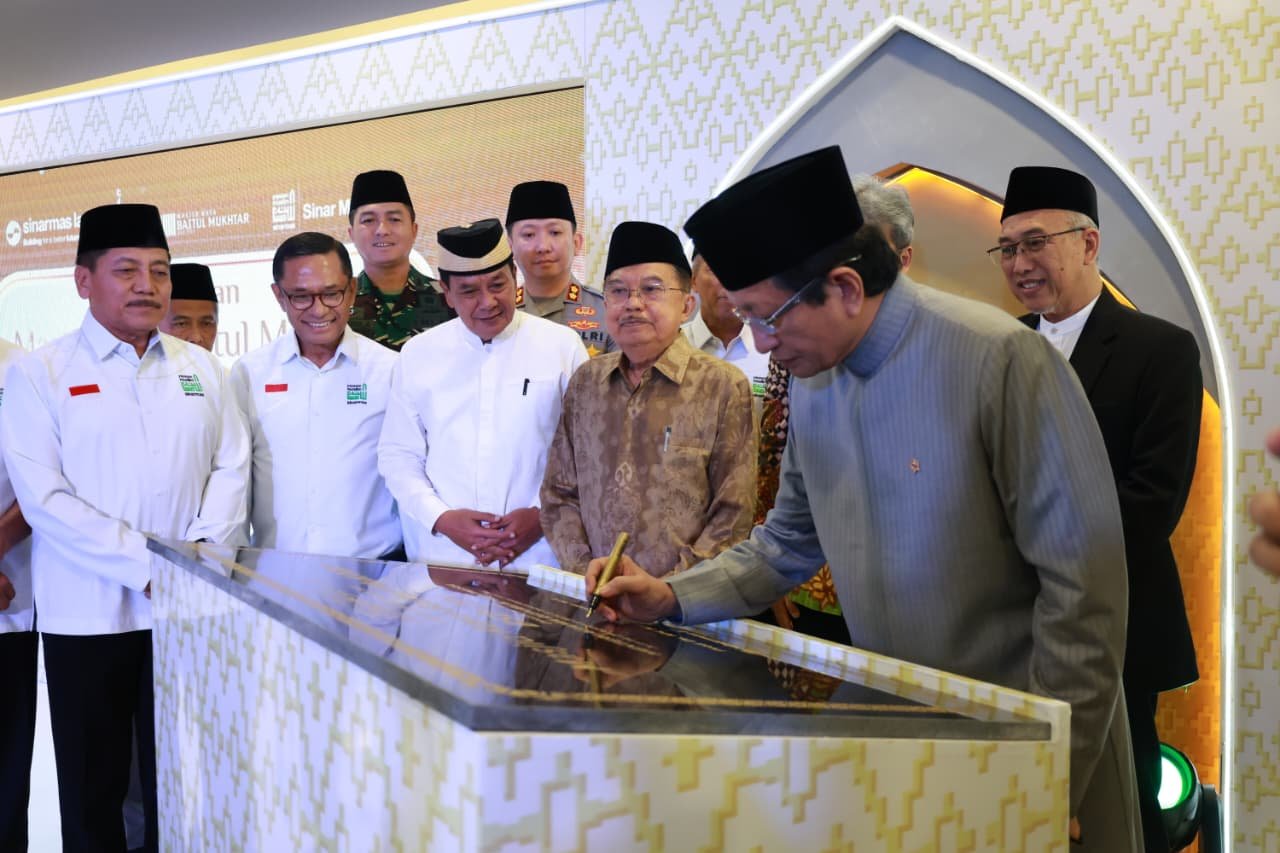 Bupati Tangerang, Menag, dan Ketua DMI resmikan Masjid Raya Baitul Mukhtar BSD City, pusat ibadah dan kegiatan sosial.