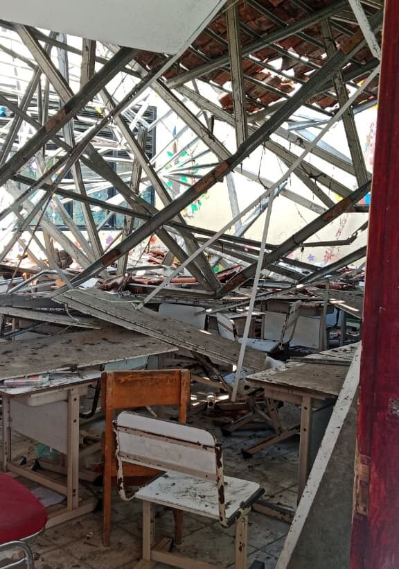 Atap SDN Kedung Dalam 2 Tangerang ambruk saat belajar, beberapa siswa luka, Dinas Pendidikan lakukan peninjauan lokasi.