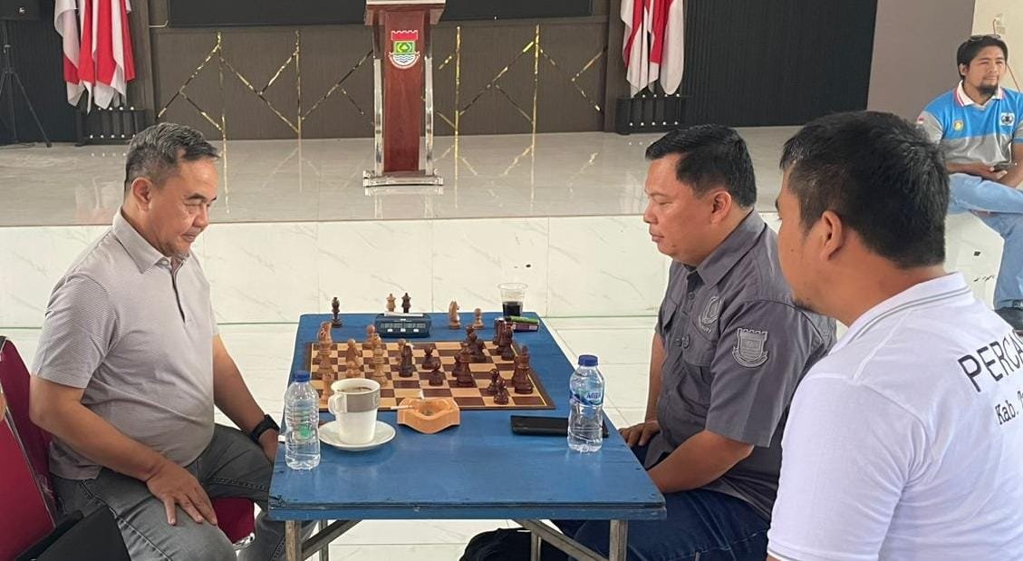 Soma Atmaja buka Putaran Kelima Liga Catur Percasi Tangerang di GSG Cikupa, diikuti 16 klub dan 106 pecatur ramaikan Ngeround Bareng.