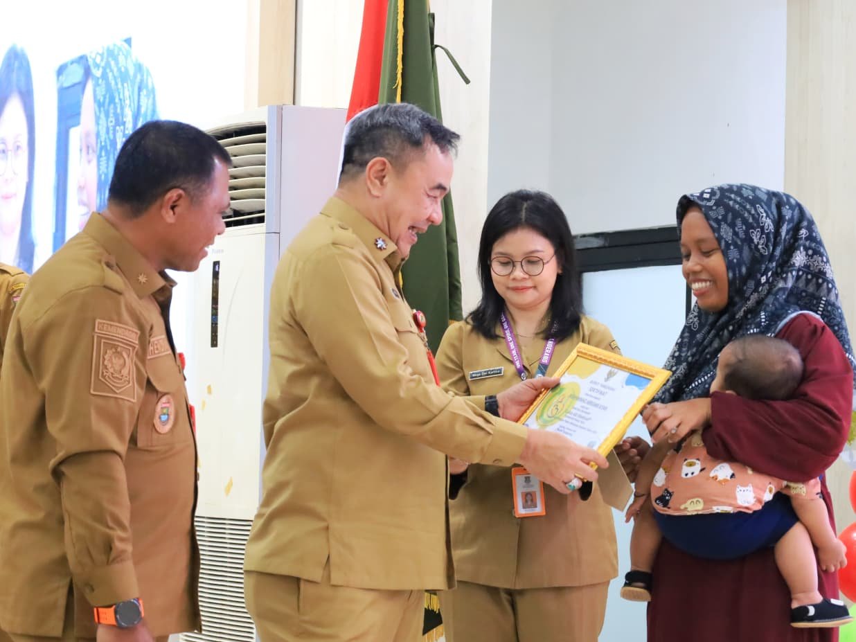 Sekda Soma Atmaja ajak wujudkan Kabupaten Tangerang ramah ASI dalam Wisuda ASI 2025, apresiasi 133 bayi penerima ASI eksklusif.