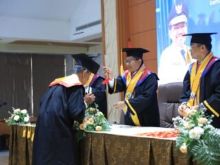 390 lansia dari 13 kecamatan diwisuda Pemkot Tangerang. Bukti semangat belajar tak kenal usia dan pemberdayaan lansia tangguh.