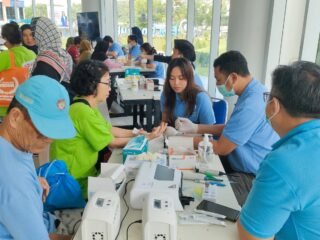 Takenoko Medical Group gelar pemeriksaan kesehatan gratis di Tangerang, fokus pada deteksi dini hipertensi dan diabetes bagi 500 peserta.