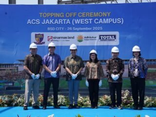 ACS Jakarta West Campus di BSD City resmi topping off, siap beroperasi Juli 2026 dengan fasilitas lengkap dan akses strategis.