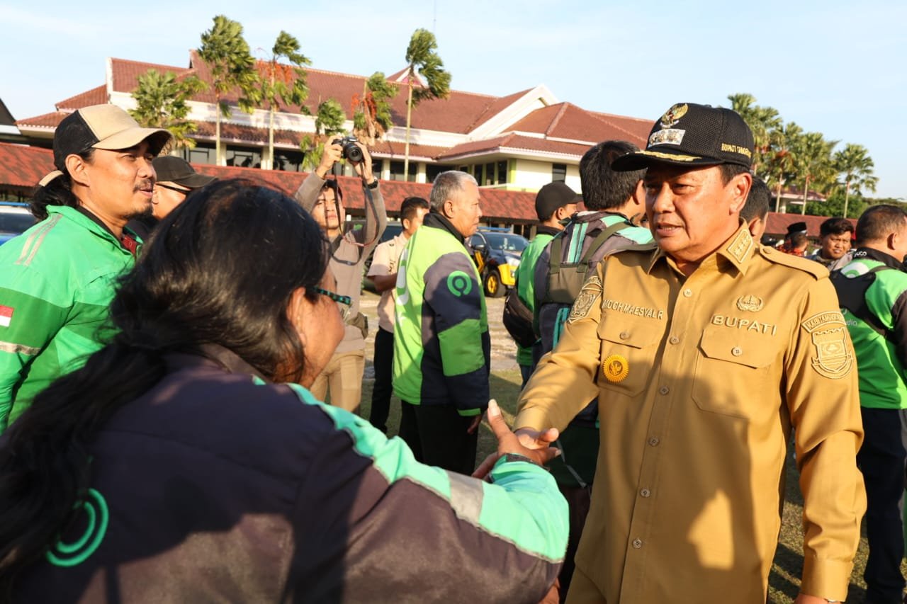 Bupati Tangerang ajak masyarakat jaga persatuan dan tolak provokasi saat Apel Besar Tiga Pilar demi daerah aman dan kondusif.