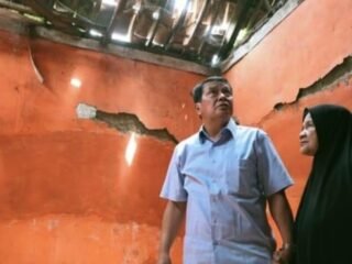 Camat Kresek Dampingi Bupati Tangerang Tinjau Rumah Warga untuk Direhab