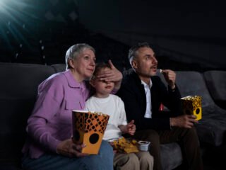 Nikmati 11 film horor terbaru yang tayang di bioskop September 2025. Catat jadwalnya dan siap uji nyali di layar lebar!