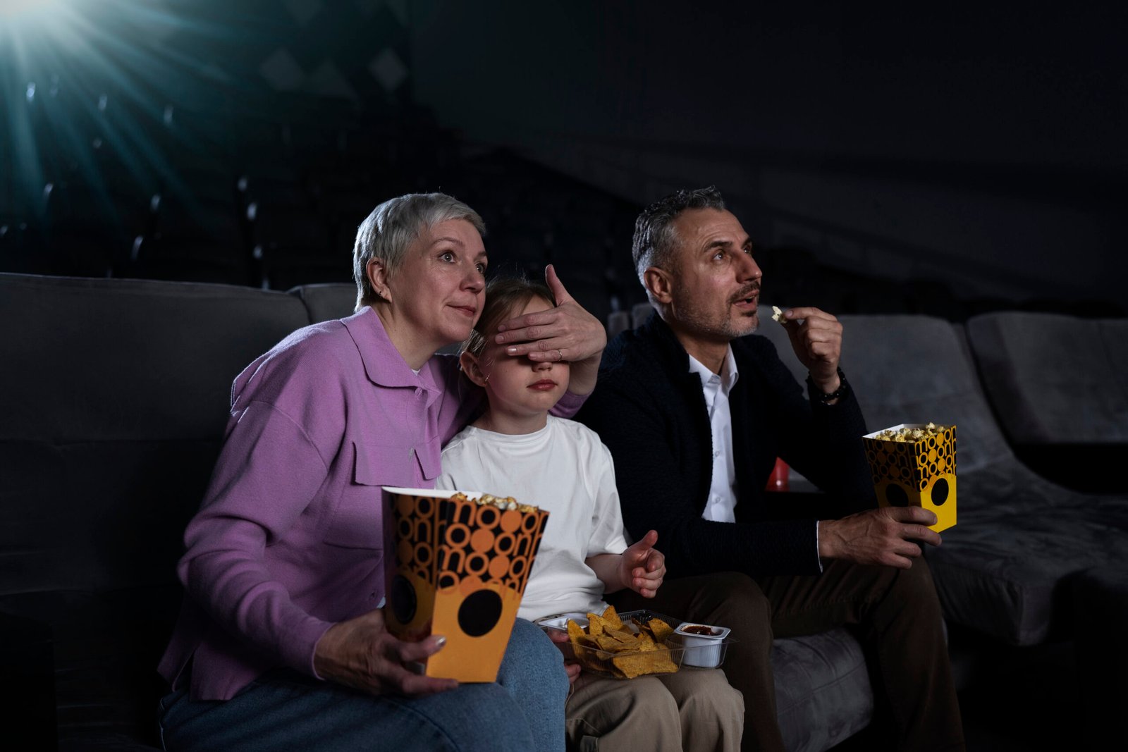 Nikmati 11 film horor terbaru yang tayang di bioskop September 2025. Catat jadwalnya dan siap uji nyali di layar lebar!