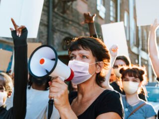 Gas air mata berdampak serius pada kesehatan. Kenali 5 risikonya dan cara tepat mengatasi paparan agar tetap terlindungi.