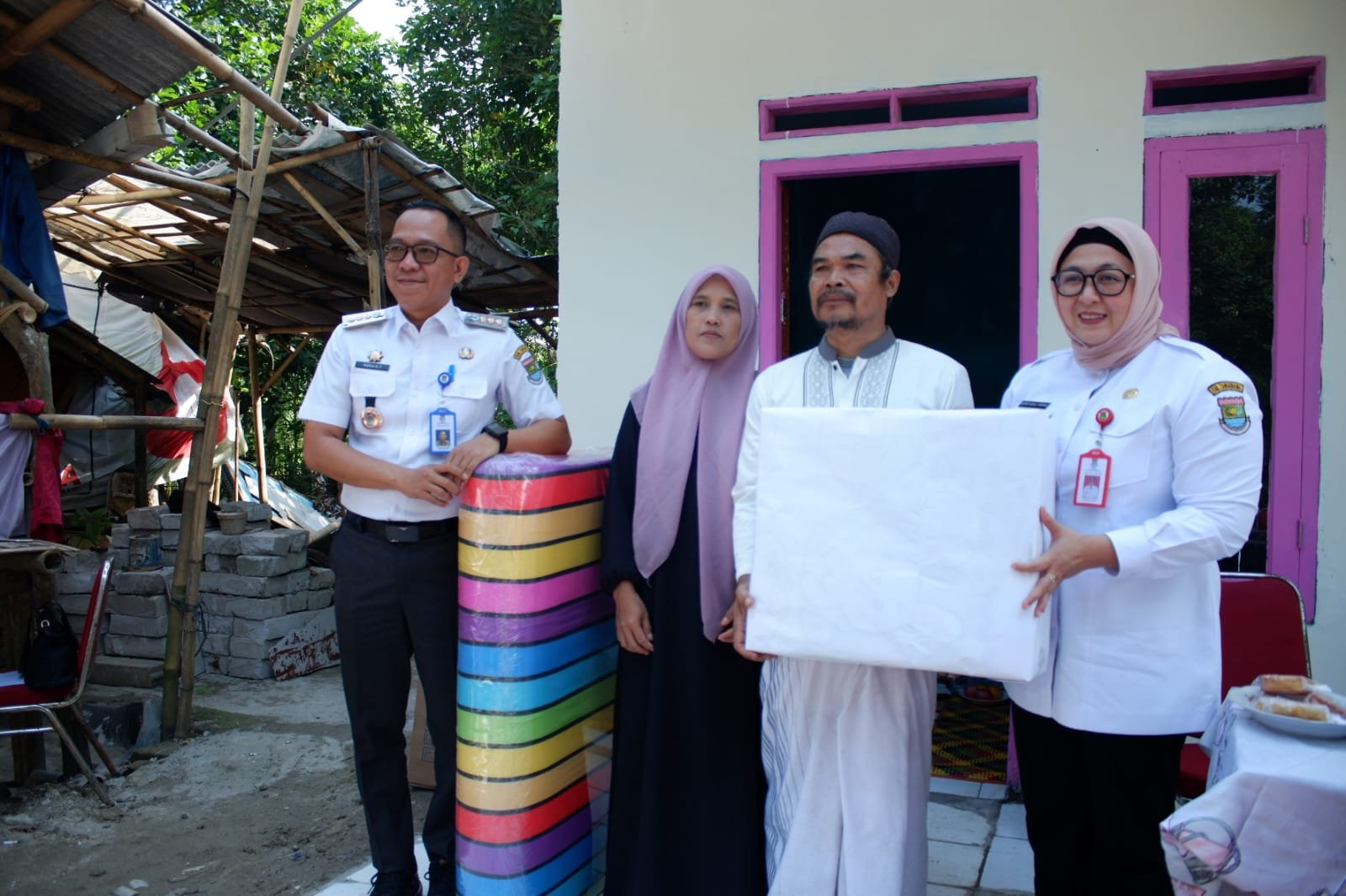 Wabup Intan serahkan rumah hasil program Bedah Rumah bagi warga Cikasungka, Solear, tingkatkan hunian layak dan nyaman.