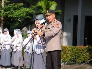 Kapolda Banten Brigjen Pol Hengki ingatkan pelajar SMA/SMK di Serang untuk bijak gunakan teknologi, jauhi narkoba, dan berprestasi.