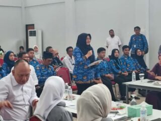 SRMA 33 Tangsel ungkap alasan 9 siswa mundur, mulai dari faktor psikologis, sosial, hingga kecanduan rokok yang jadi tantangan sekolah.