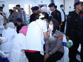 Polda Banten dan ISPMI gelar bakti sosial kesehatan mulut lewat OMEF-2 untuk tingkatkan kesadaran gigi dan mulut masyarakat.
