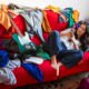 Pelajari apa itu Hoarding Disorder, ciri-ciri, penyebab, serta cara mengatasinya agar kebiasaan menimbun barang tidak jadi masalah.