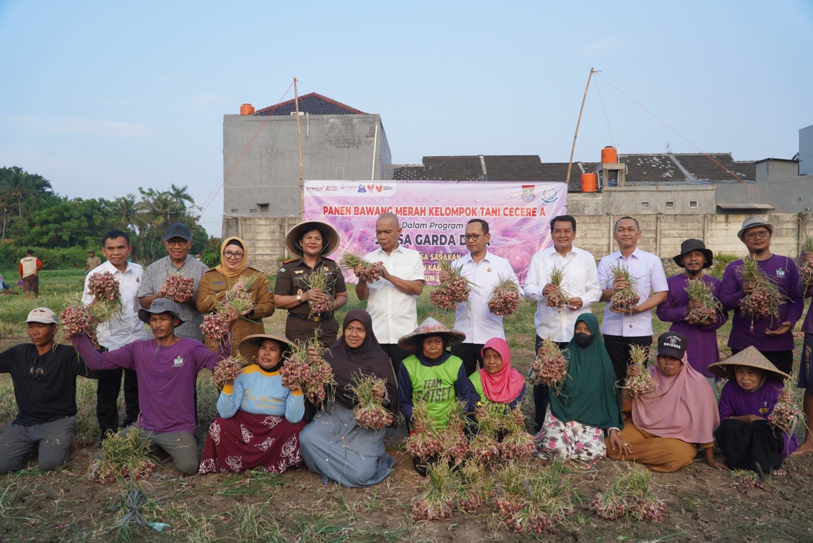 Poktan Cecere A sukses panen bawang merah 5,4 ton lewat Program Jaga Desa di Tangerang, bukti nyata dukungan ketahanan pangan.