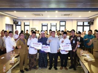 Pemkab Tangerang salurkan Program Sanitren 2025 untuk 75 pesantren, tingkatkan fasilitas sanitasi dan dukung kesehatan santri.