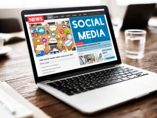 Media sosial ubah politik Indonesia, jadi ruang kampanye sekaligus sarang hoaks, black campaign, dan polarisasi publik.