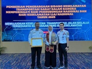 Siswi SMKN 3 Kota Tangerang raih juara nasional lewat inovasi Stress Detector Box untuk keselamatan lalu lintas 2025.