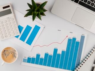 Empat pilar penting—pariwisata, ekonomi kreatif, pertanian, dan industri—menjadi motor pertumbuhan ekonomi nasional berkelanjutan.