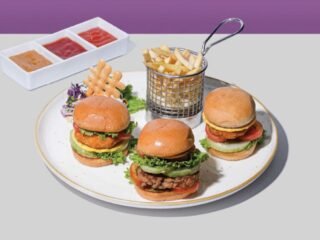 Fame Hotel Gading Serpong Rilis Menu Trio Burger, Cocok untuk Sharing dengan Keluarga