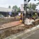 Pemkot Tangsel lanjut bangun trotoar Jalan Ciater 2025, hadirkan jalur difabel, ruang hijau, kursi taman, dan penerangan ramah pejalan kaki.