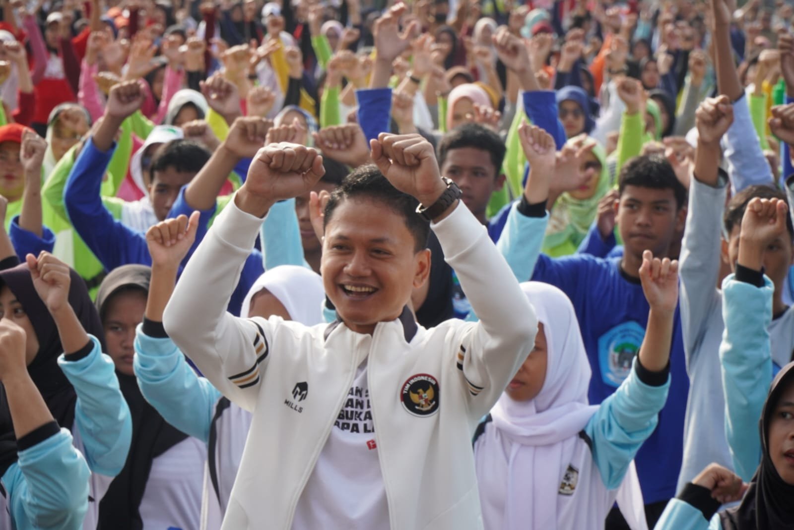 Wabup Pandeglang Iing Andri Supriadi ikuti Senam Sehat Cegah Osteoporosis bersama masyarakat di Alun-alun Pandeglang.