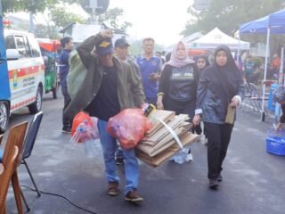 World Cleanup Day 2025 di Tangerang kumpulkan 9 ton sampah sehari, libatkan ribuan warga di 13 titik CFD untuk peduli lingkungan.