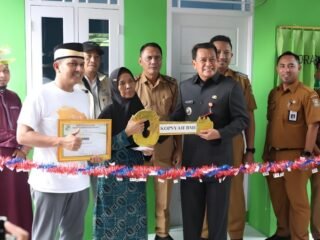 Pemkab Tangerang tingkatkan kesejahteraan warga lewat program Gebrak Pakumis Plus, bedah rumah dan pemberdayaan ekonomi.