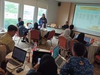 KPA, Dinkes, dan YCAB Kabupaten Tangerang gelar validasi data HIV untuk tingkatkan akurasi, kolaborasi, dan transparansi pelaporan.