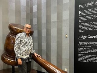 Presiden Prabowo diingatkan untuk segera menaikkan gaji hakim demi menjaga integritas, martabat, dan keadilan hukum di Indonesia.