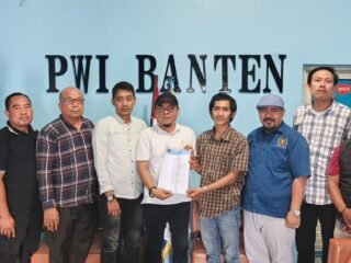 Dualisme kepengurusan PWI Pandeglang resmi berakhir setelah kedua kubu sepakat berdamai dalam musyawarah yang difasilitasi PWI Banten.