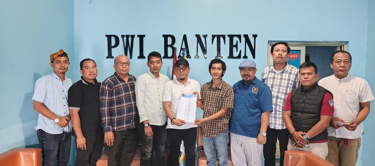 Dualisme kepengurusan PWI Pandeglang resmi berakhir setelah kedua kubu sepakat berdamai dalam musyawarah yang difasilitasi PWI Banten.