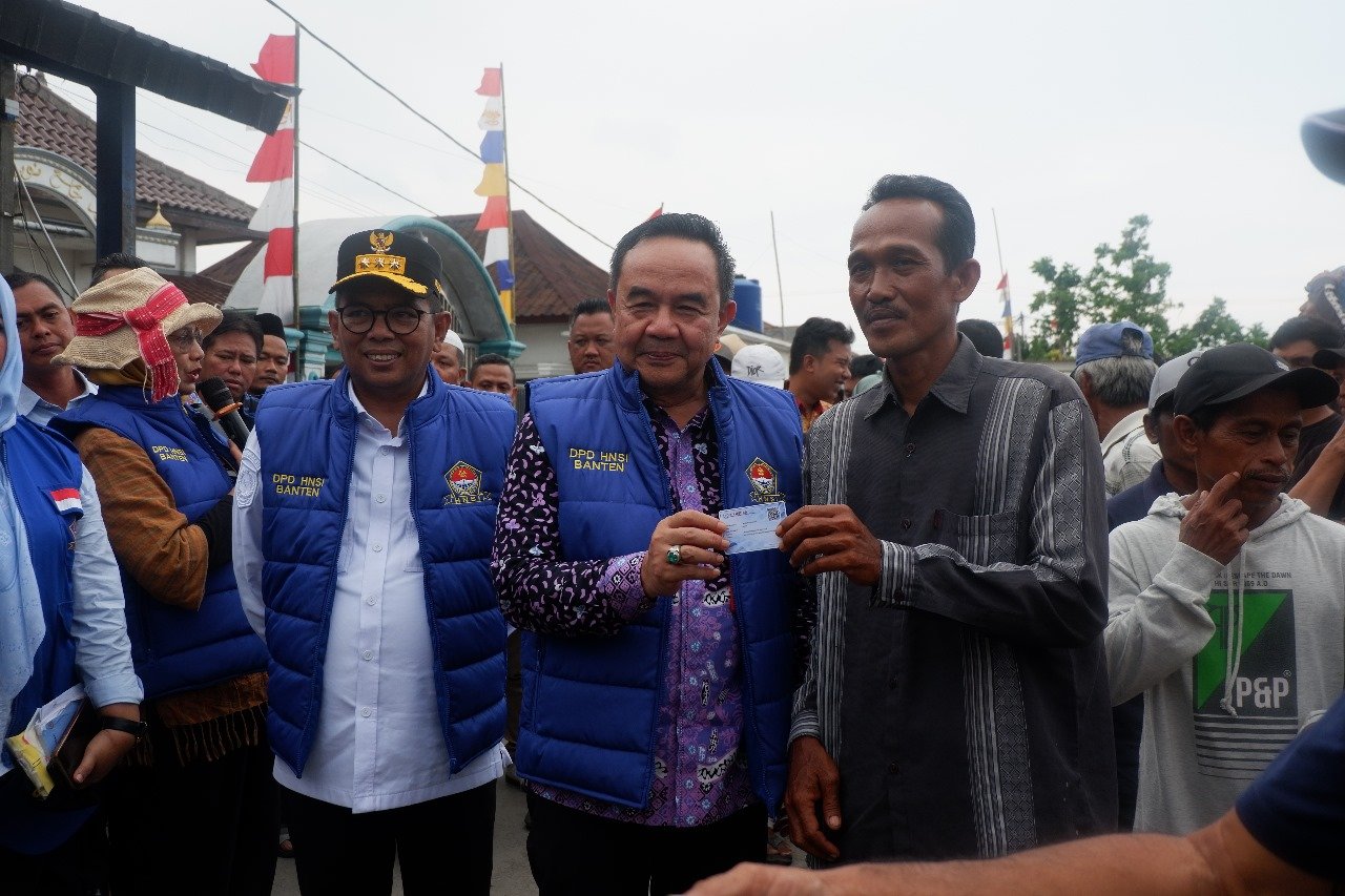 Sekda Soma Atmaja dan Gubernur Banten Andra Soni berdialog dengan nelayan Kronjo bahas kesejahteraan dan peningkatan sektor perikanan.