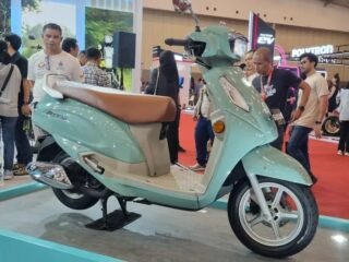 Suzuki Access 125, motor matic elegan dengan desain retro-modern, performa efisien, dan fitur lengkap untuk gaya hidup dinamis.