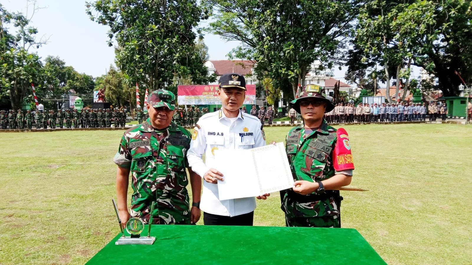 TMMD ke-126 di Pandeglang dorong pembangunan desa Cikentrung & kesejahteraan warga melalui fisik & nonfisik.
