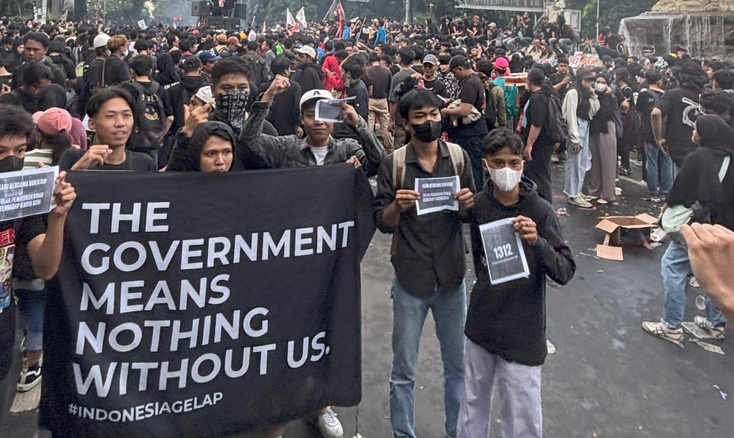 Tahun politik 2025 hadir dengan asa dan cemas. Mampukah pemerintahan baru membawa perubahan nyata bagi rakyat Indonesia?