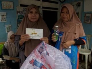 Bank Sampah Patung Rusa Karawaci olah minyak jelantah jadi sabun & lilin, kurangi limbah rumah tangga, beri manfaat ekonomi warga.