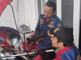 Damkar Kota Tangsel tangani 203 kasus penyelamatan 2025, mulai evakuasi hewan, kecelakaan, hingga pohon tumbang.