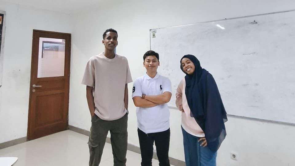Perjalanan inspiratif mahasiswa Afrika di UMT Tangerang, menembus budaya baru, menuntut ilmu, dan mengejar mimpi masa depan.